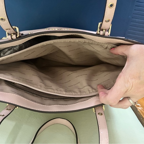 Michael Kors leather pink sparkly purse - Picture 5 of 9